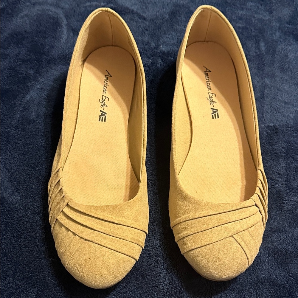 American Eagle Outfitters Women's Beige Pleated Flats size 8.5